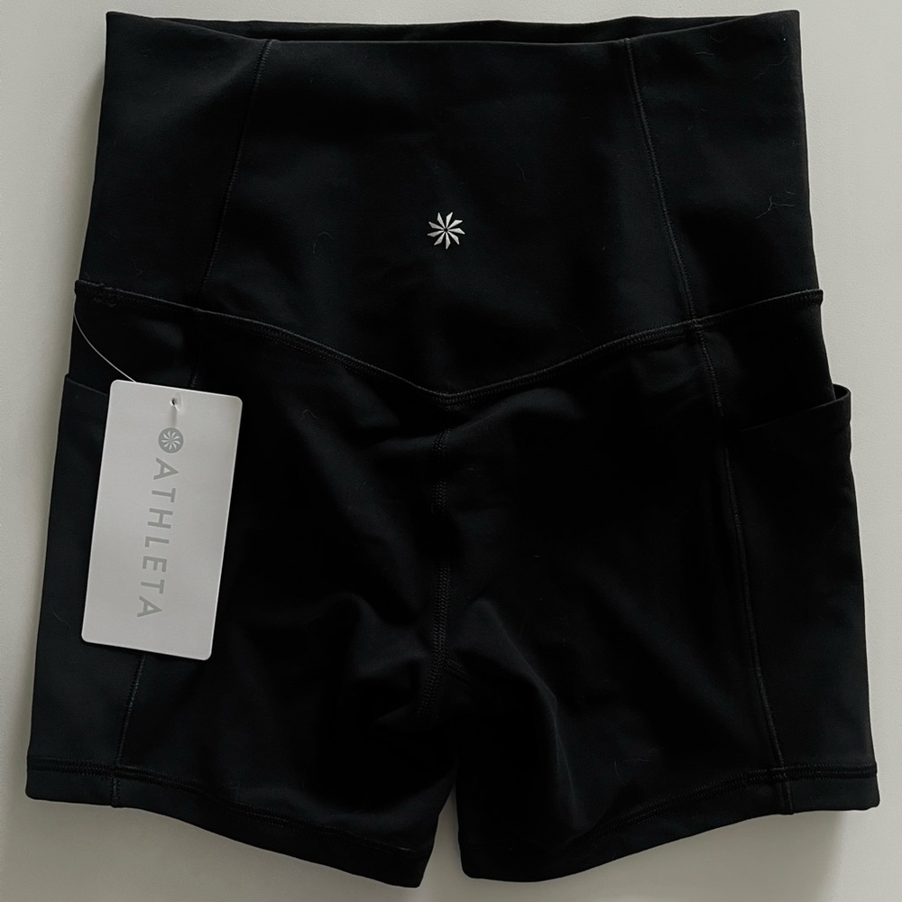 NWT Salutation Stash 5” Athleta High Rise Black Short—XS